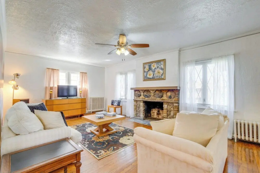 Trendy South Euclid Apt - 5 Mi to Cleveland Clinic