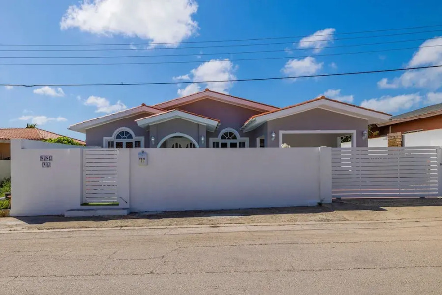 Remodeled 3br2ba Cozy Central Private Pool