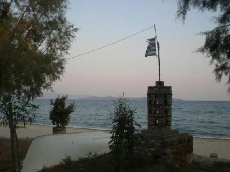 Eleni Rooms Develiki