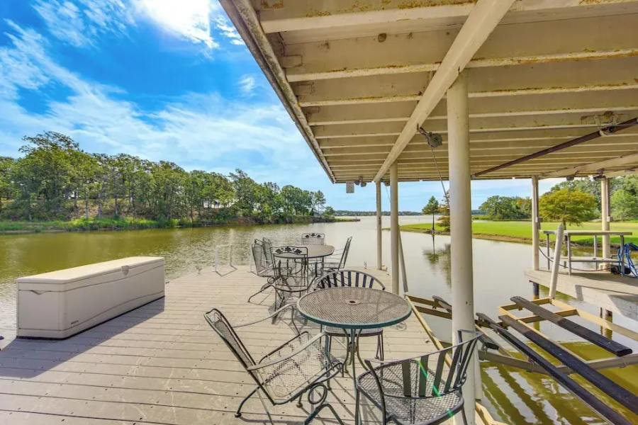 Rhodes Retreat w/ Dock on Cedar Creek Lake!