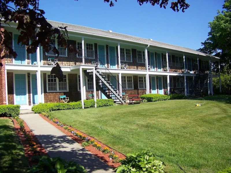 Colonial Village Motel and Cottages