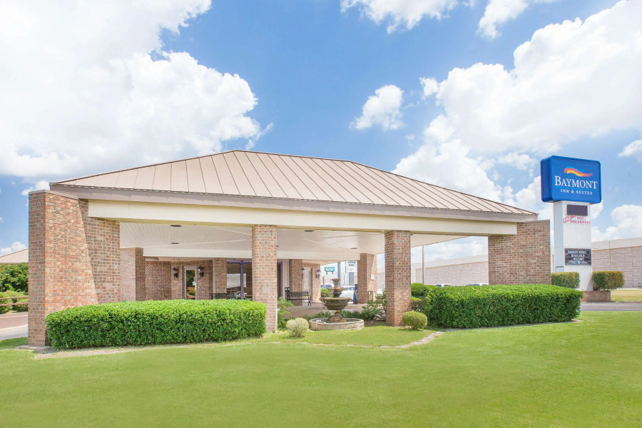 Baymont Inn and Suites Paris