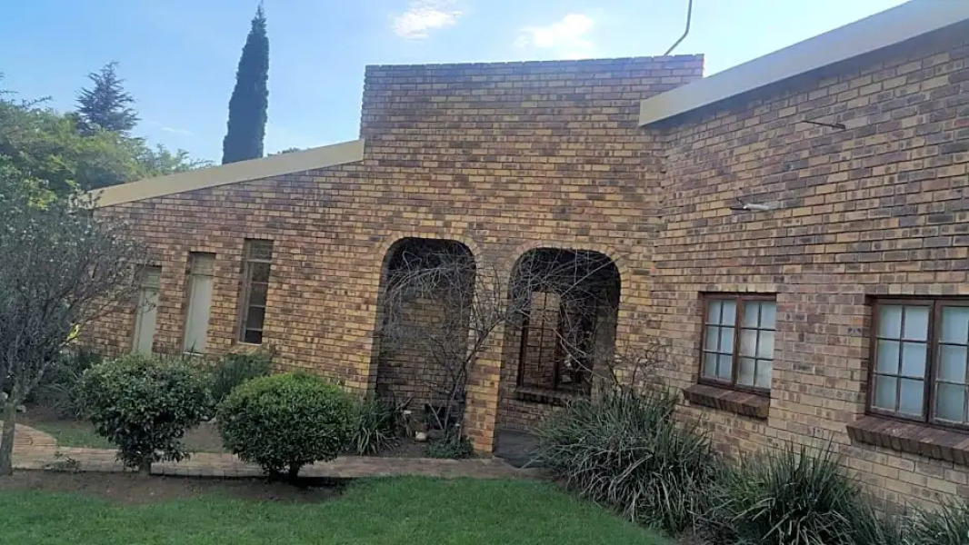 Albatross Bed And Breakfast