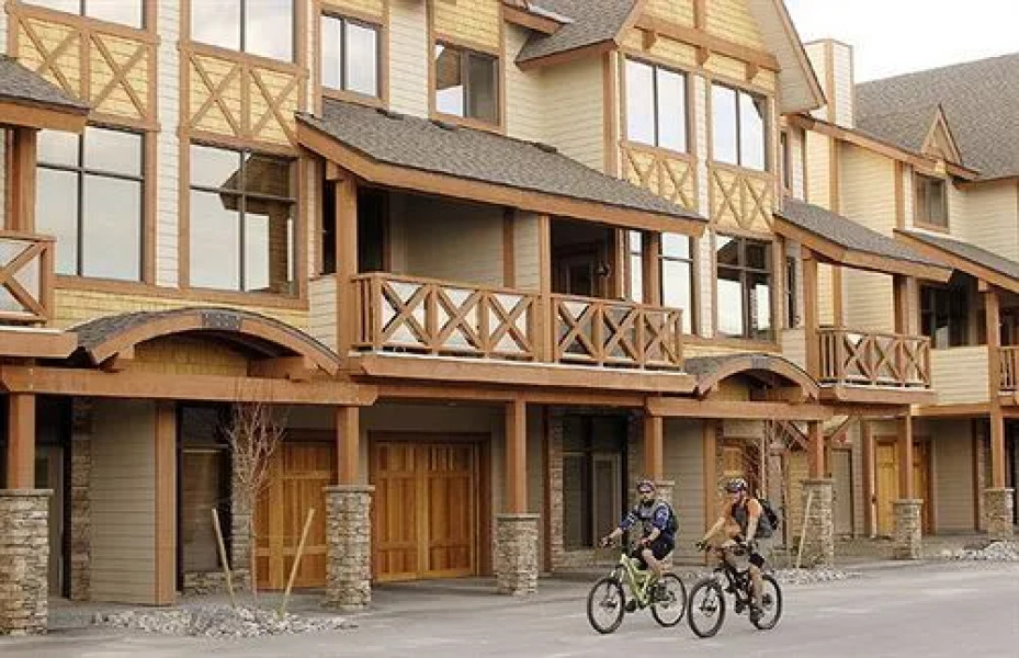 Sullivan Stone Lodge