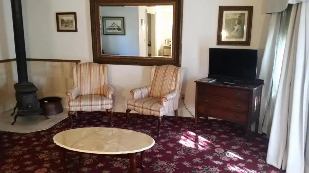 The Mendocino Hotel and Garden Suites