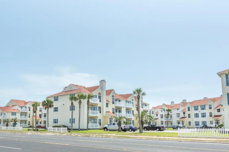 Npi152-toes In The Water