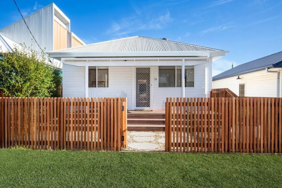 Fishery Road Cottage - Newly Renovated - Pet Friendly - 2 Mins Walk to Beach