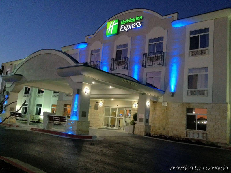 Holiday Inn Express Hotel & Suites Bastrop by IHG