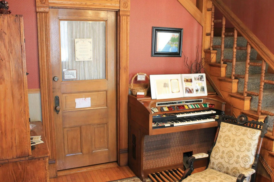 The Harney House Inn