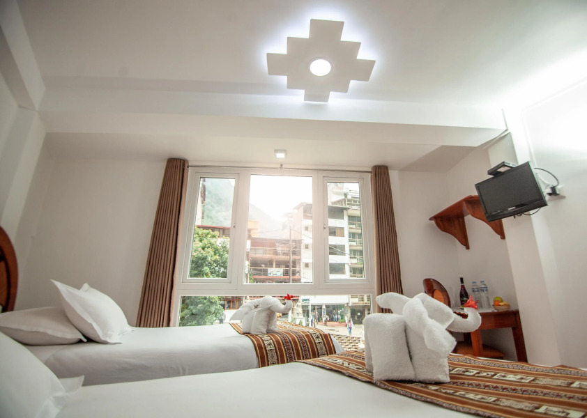 MAPILAND-Hotel Boutique. a unos pasos de la estación de tren y de autobus. Con vista al río y a las montañas