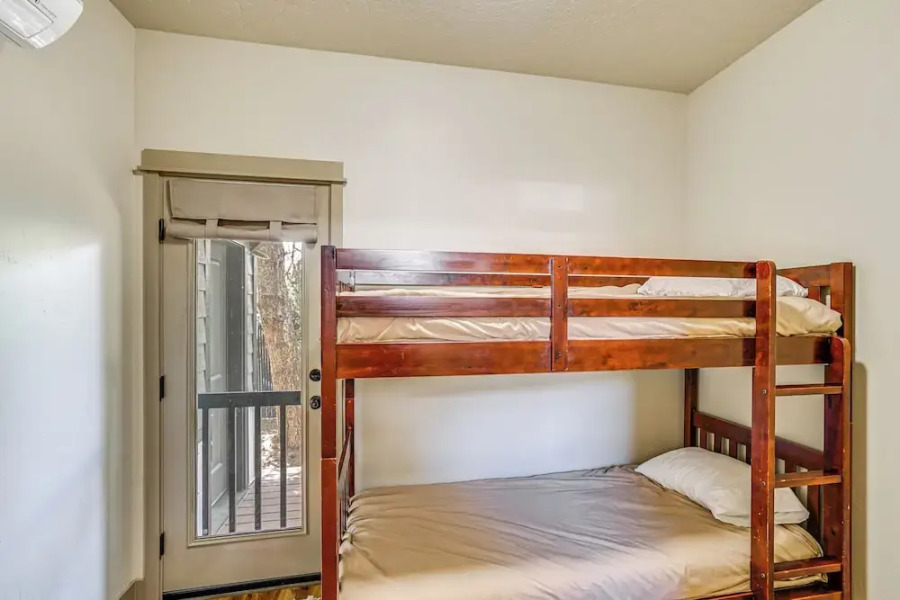 Charming Donnelly Home - 1 Mi to Lake Cascade!