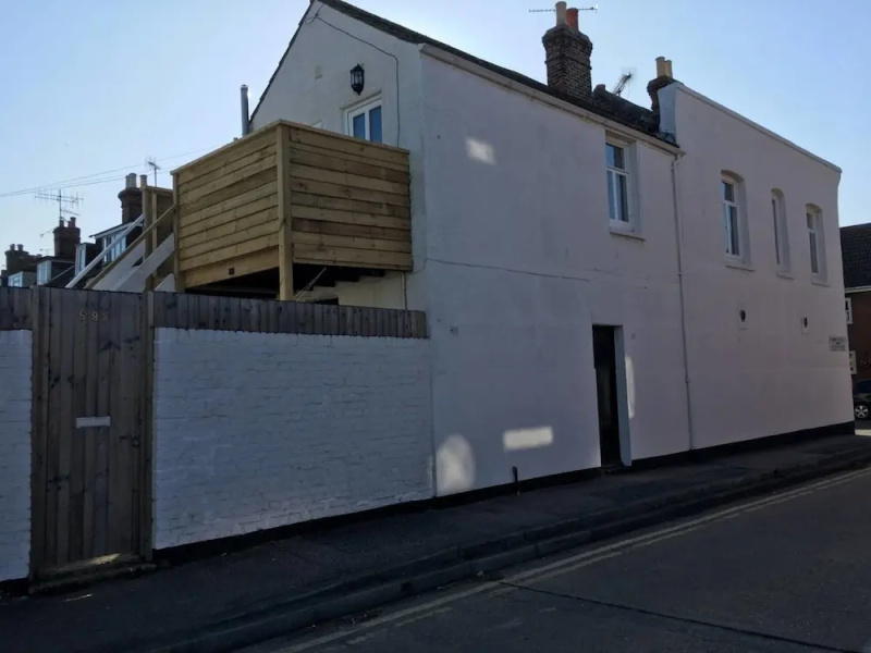 One Bedroom Flat, Sleeps 4, Balcony & Free Parking