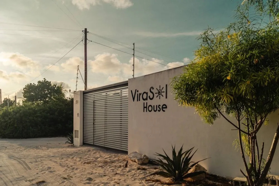 Breathtaking Beach Villa, Feel the Inviting Vibe!