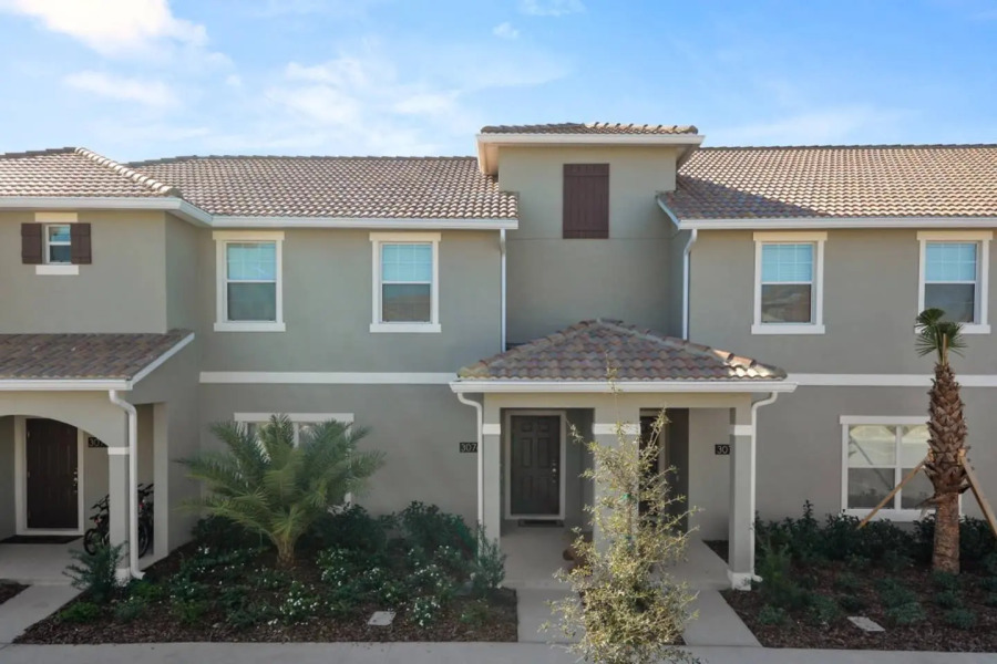 Super nice townhome near Disney with private pool