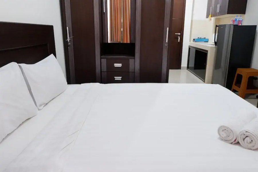 Pool View Studio Room Saveria Apartment near AEON Mall