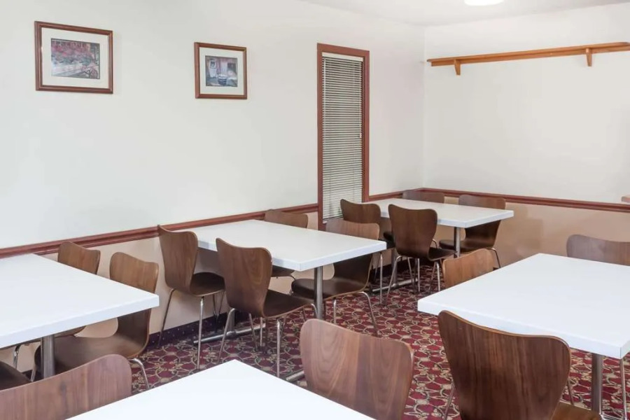 Super 8 Motel - Shipshewana