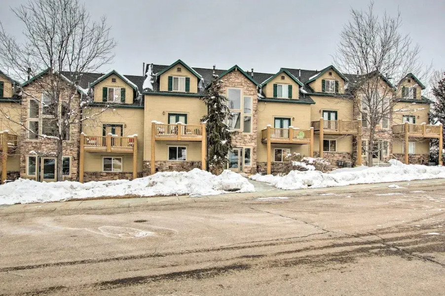 Cozy Eden Condo w/ Mtn Views in Wolf Creek Resort!