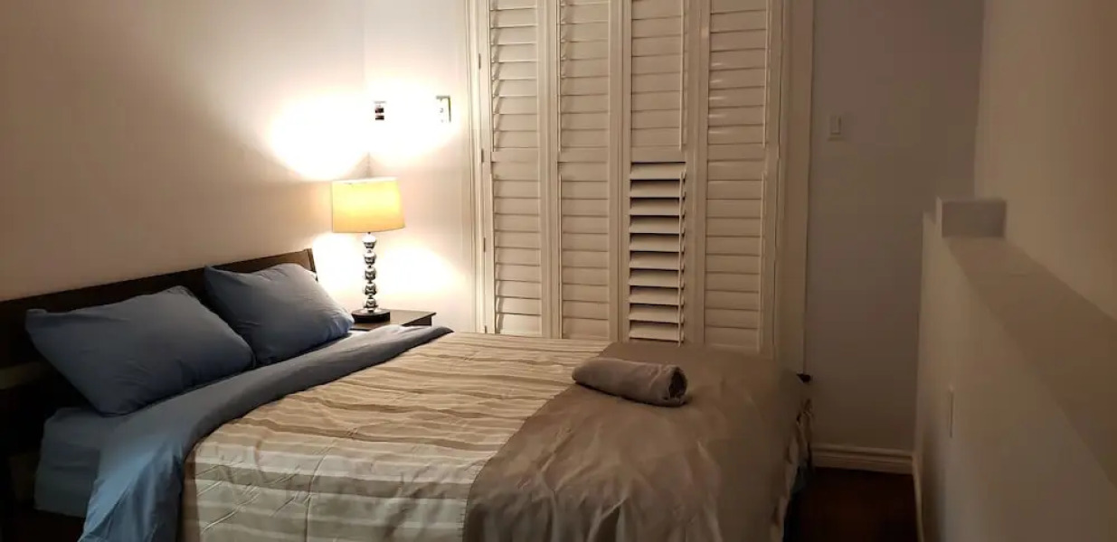 Bungalow With Cozy 4 Bedrooms on a Large Property Lot ! Late Check-out