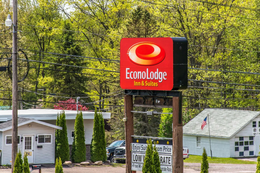 Econo Lodge Inn & Suites White Haven