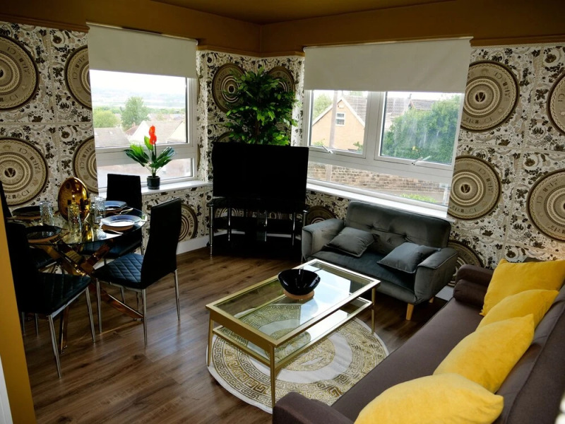Ultra Deluxe Versace Apartment Near Sheffield