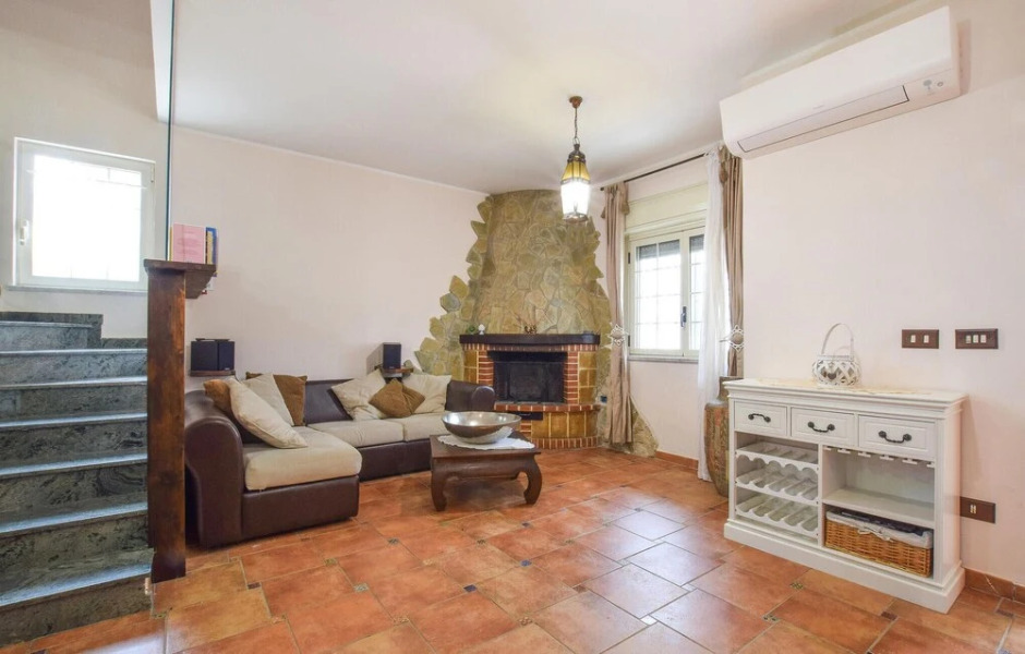 Amazing Home in Altavilla Milicia With Outdoor Swimming Pool, Wifi and 3 Bedrooms