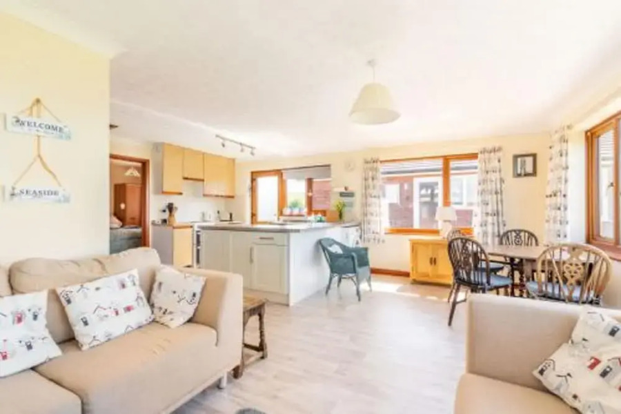 Host Stay Breezy Bungalow