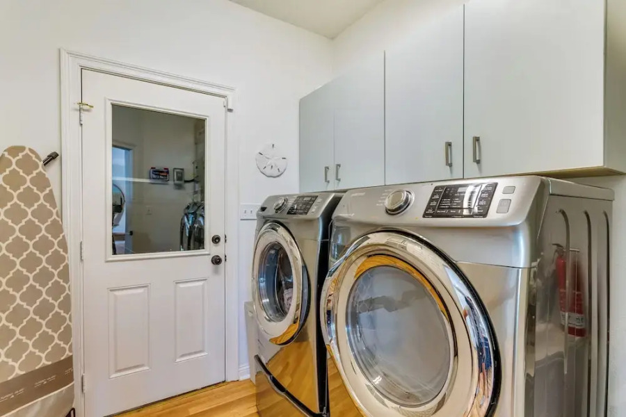 Luxe Gulf Breeze Home w/ Patios - 4 Mi to Beaches!