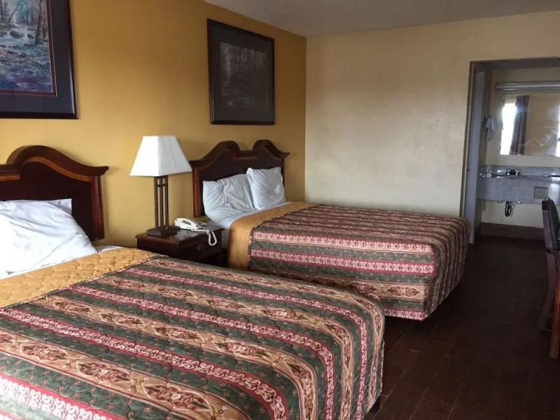 Super 8 - Jackson Central