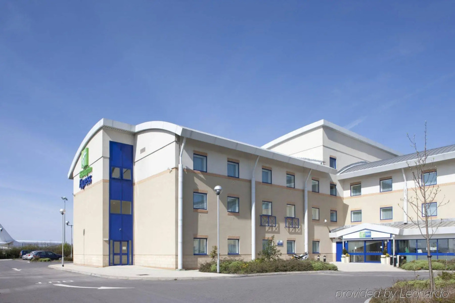 Holiday Inn Express Cardiff Airport by IHG