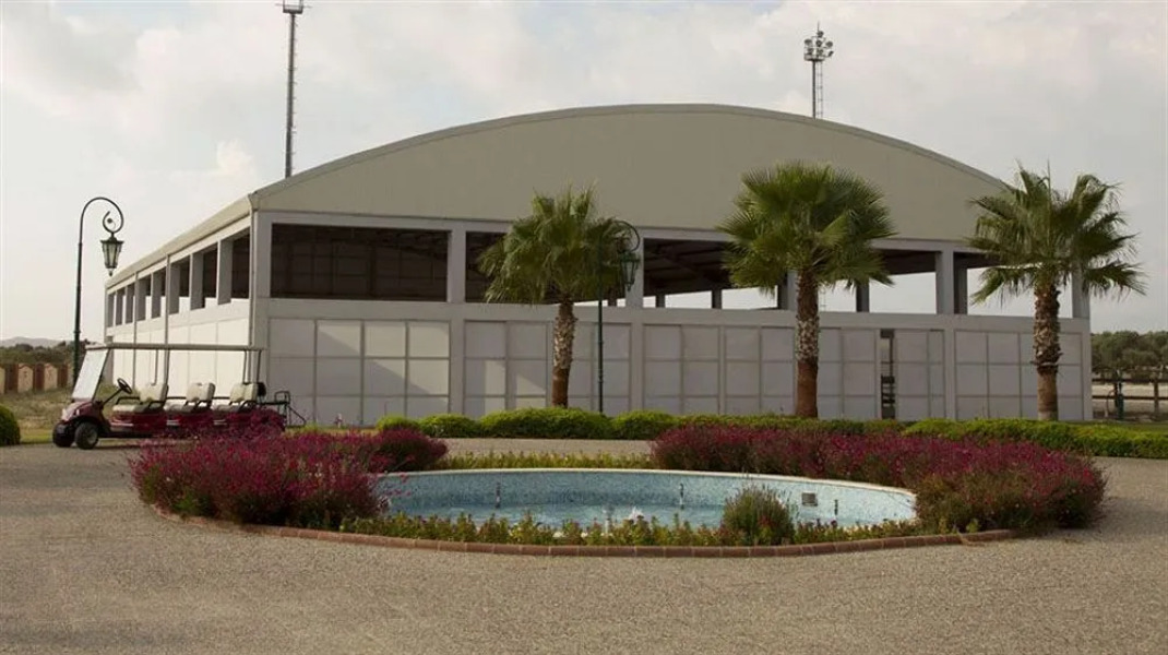 Konvoy Hotel & The Country Club