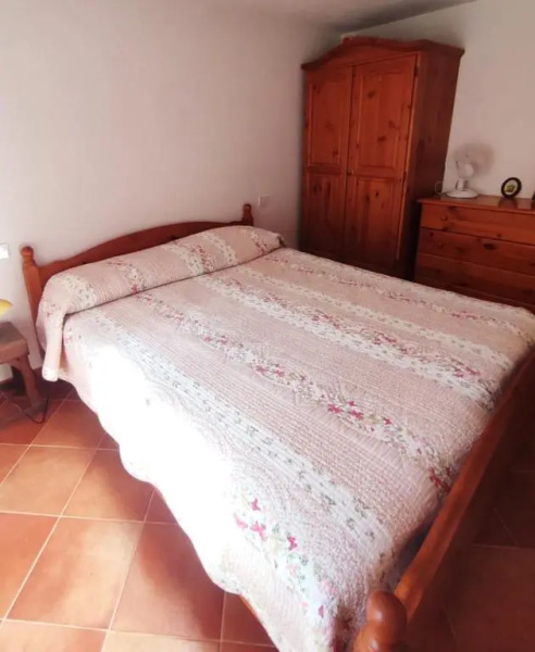 Logement avec parking et terrasse devant la maison, très jolie vue