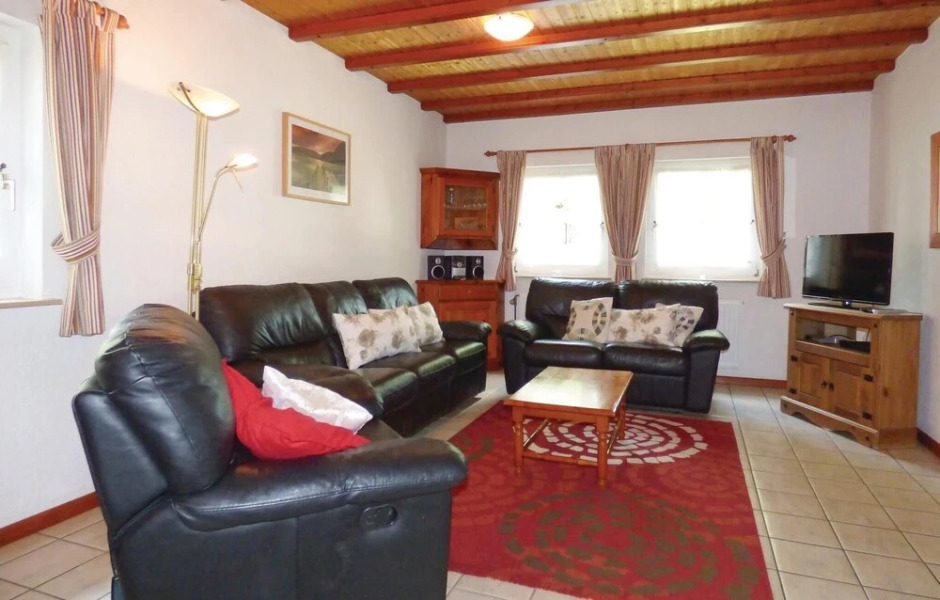 Beautiful Home in Thalfang With 4 Bedrooms and Wifi