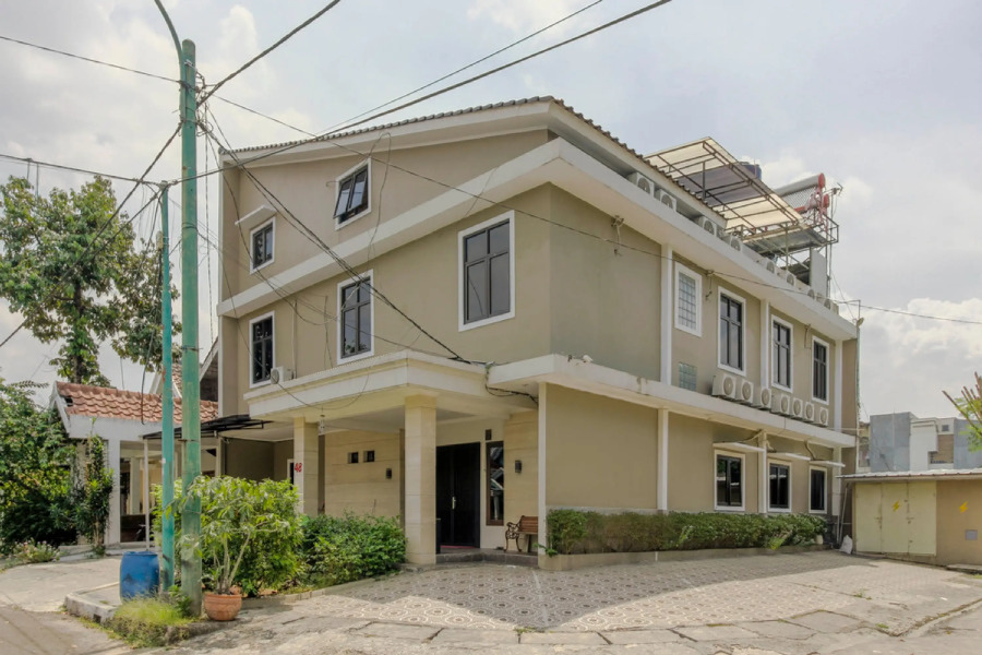 RedDoorz Plus @ Cikarang