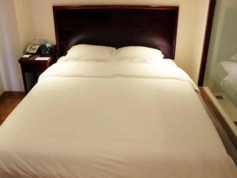 Greentree Inn Longhua Bus Station Shell Hotel