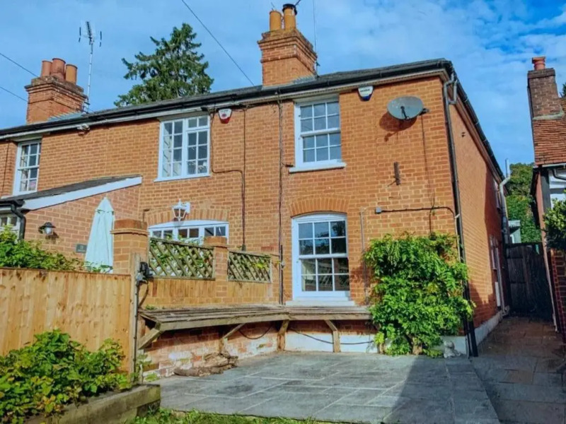 Stunning 2 bedroom cottage with Garden Office