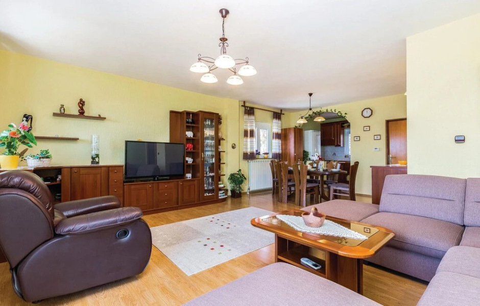 Awesome Home in Crikvenica With Wifi and 6 Bedrooms
