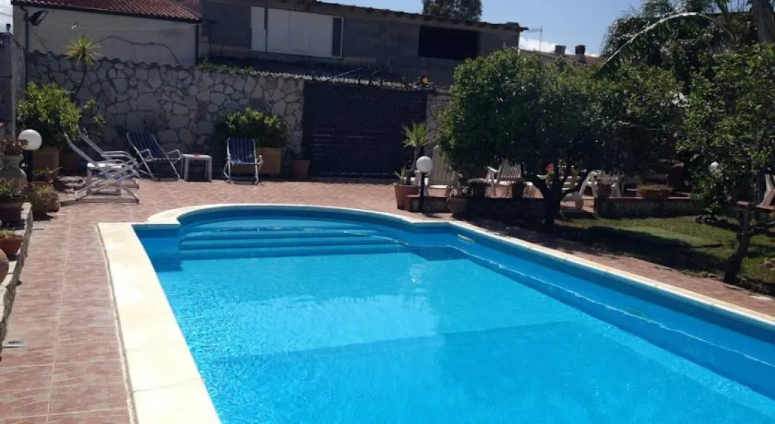 Villa con Piscina a Balestrate