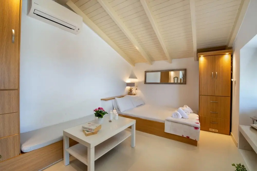 Paxos Couple House By Konnect