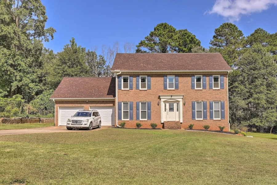 Pet-friendly House w/ Deck in Lawrenceville
