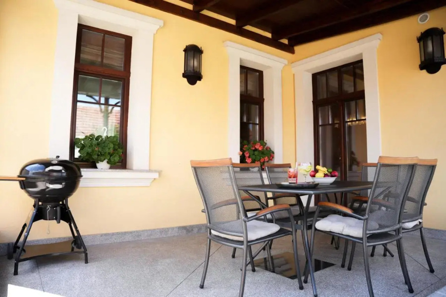 Varkert Deluxe Apartmanhaz