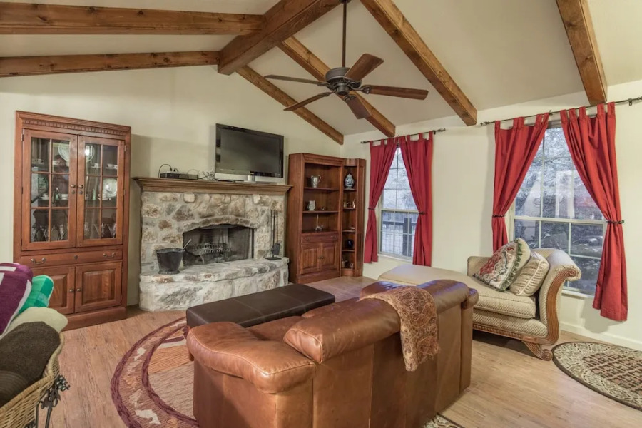 Little Rock 'N' Woodv 2 Bedrooms 2 Bathrooms Home