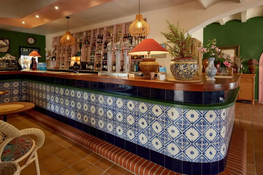 El Cid Hotel Restaurant & Bar