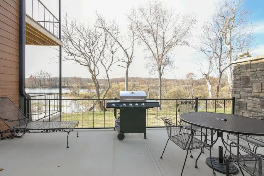 Riverfront Cotter Home: Close to Trout Fishing!