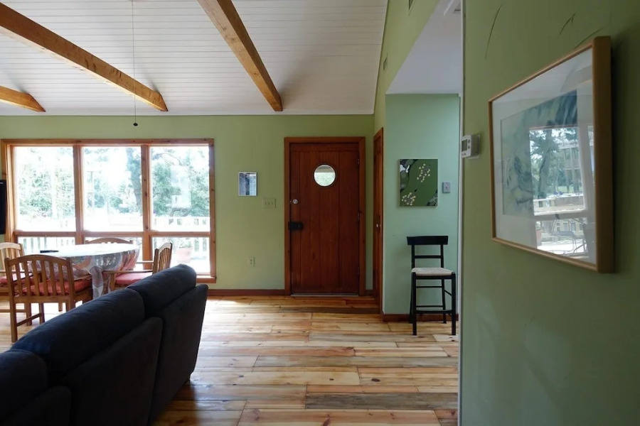 A Cat Named Vivian 3 Bedrooms 2 Bathrooms Home