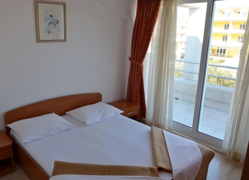 Apartments Pirovcanka