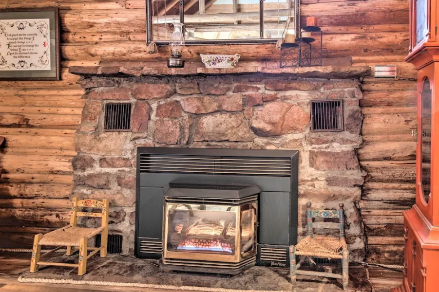 Creekside Clancy Cabin in Helena Natl Forest!