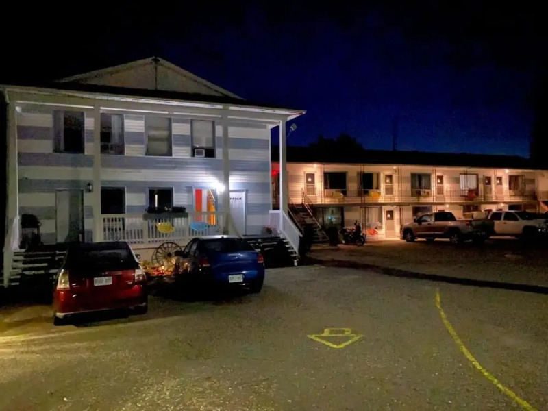 Bay Lake Inn (Frontiersman Motel)