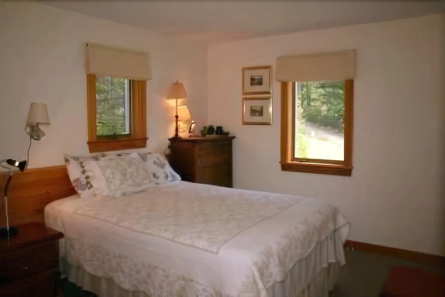 Sherwood Cottage - Three Bedroom Home