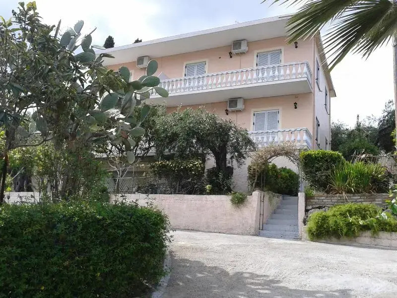 Apostolos & Eleni Family Apartments