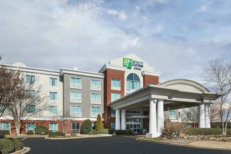 Holiday Inn Express & Suites I-26 & US 29 at Westgate Mall